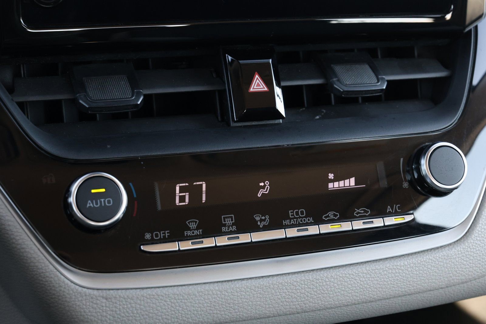 Used 2023 Toyota Corolla LE image 19