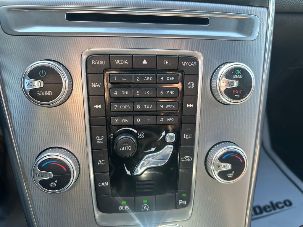 Used 2017 Volvo XC60 T6 Dynamic image 17