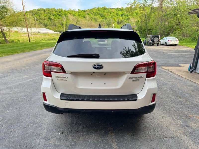 Used 2017 Subaru Outback 3.6R Limited AWD/4WD image 5