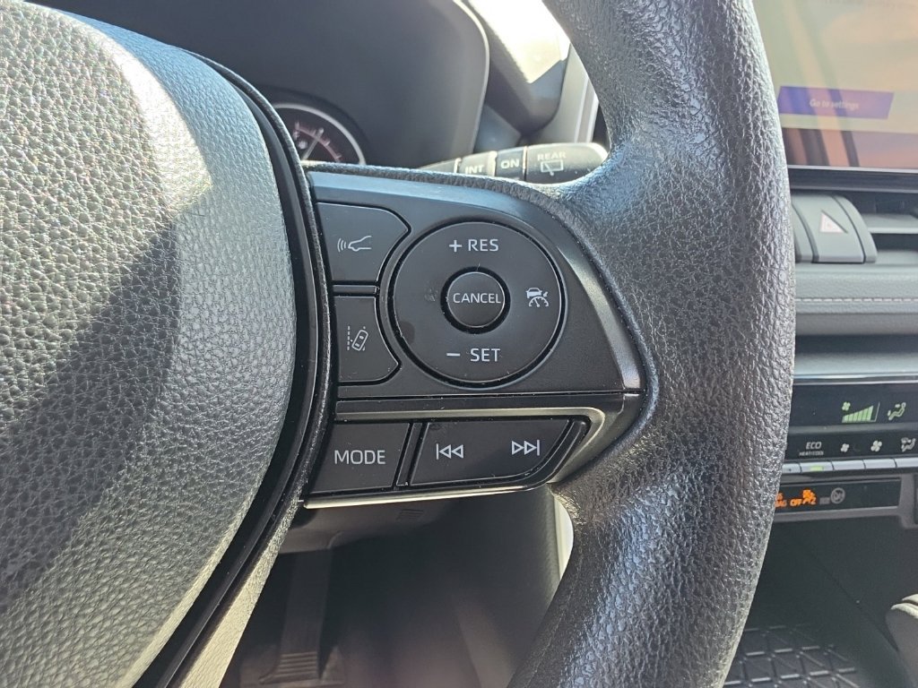 Used 2025 Toyota RAV4 XLE FWD image 20