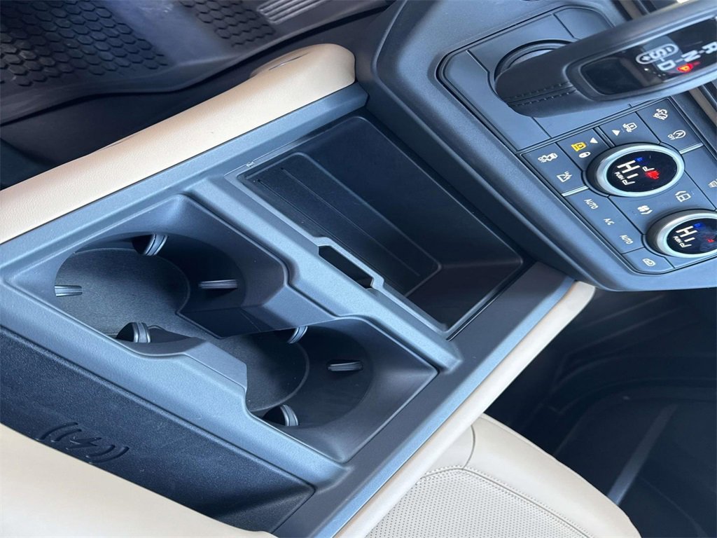 New 2026 Land Rover Defender 110 X-Dynamic SE image 25