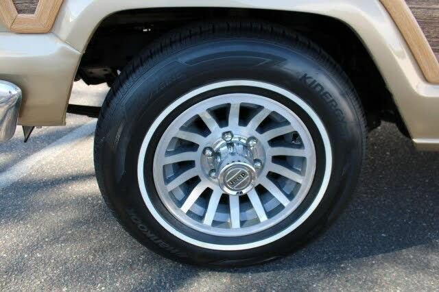 Used 1990 Jeep Grand Wagoneer image 30