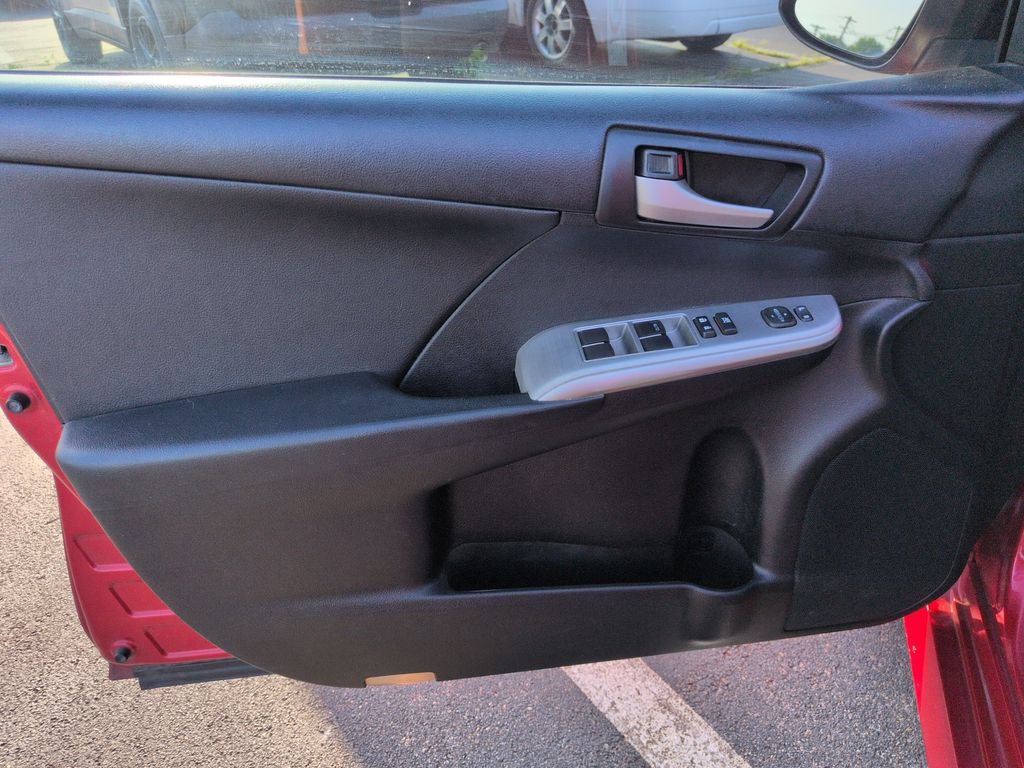 Used 2013 Toyota Camry SE FWD image 11