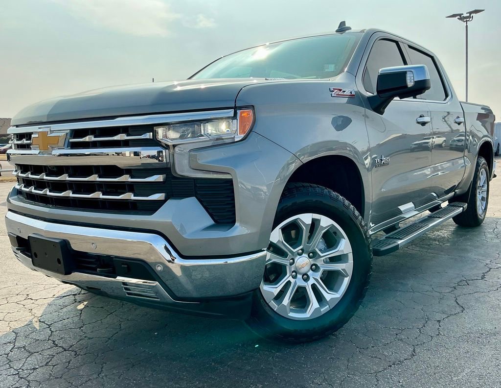 Used 2025 Chevrolet Silverado 1500 LTZ image 3