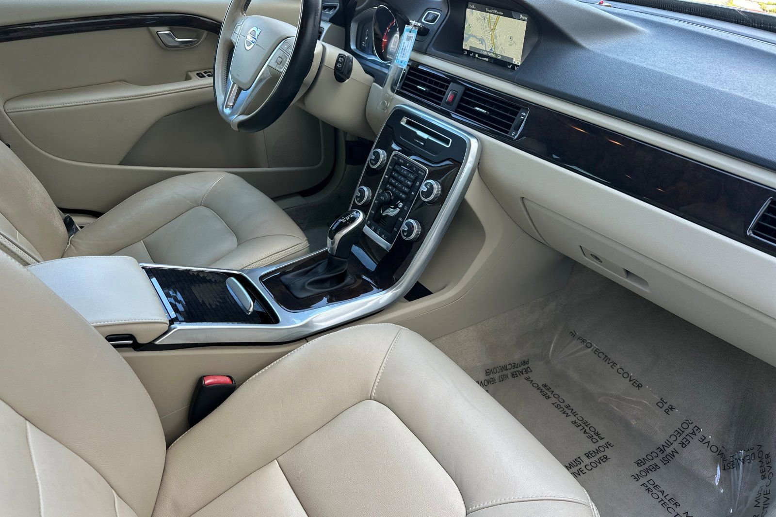 Used 2016 Volvo XC70 T5 Platinum w/ Protection Package image 18