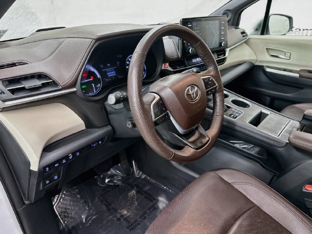 Used 2022 Toyota Sienna Platinum AWD/4WD image 9
