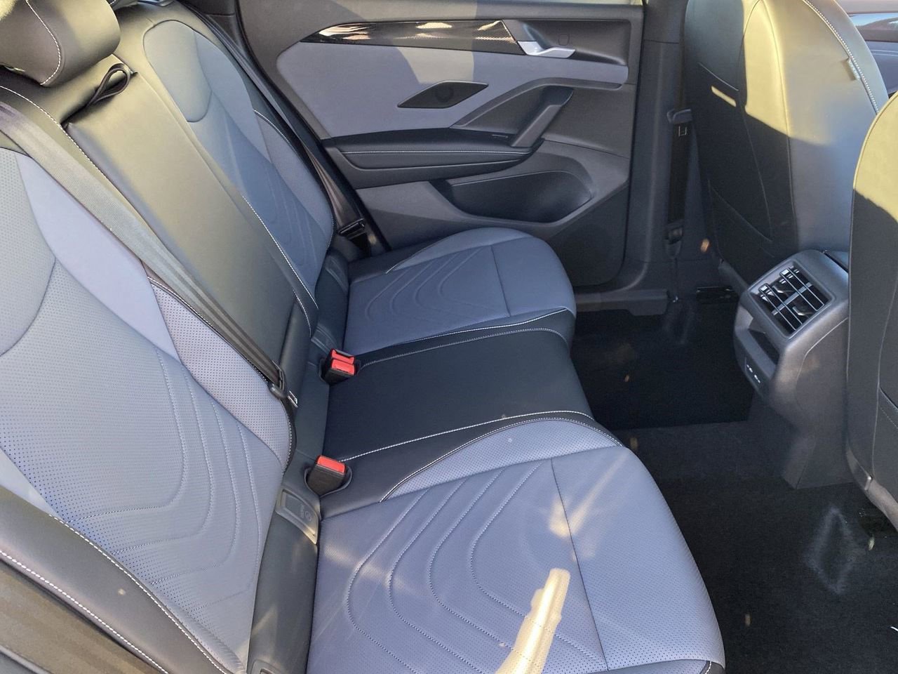 New 2026 Volkswagen Tiguan SE R-Line image 9