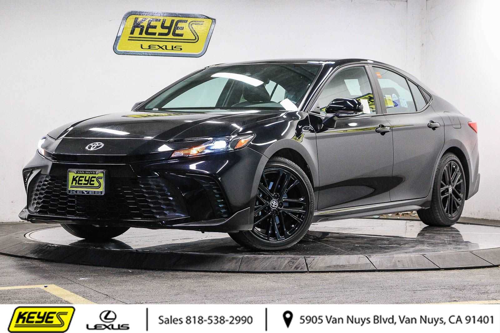 Used 2026 Toyota Camry SE FWD image 1