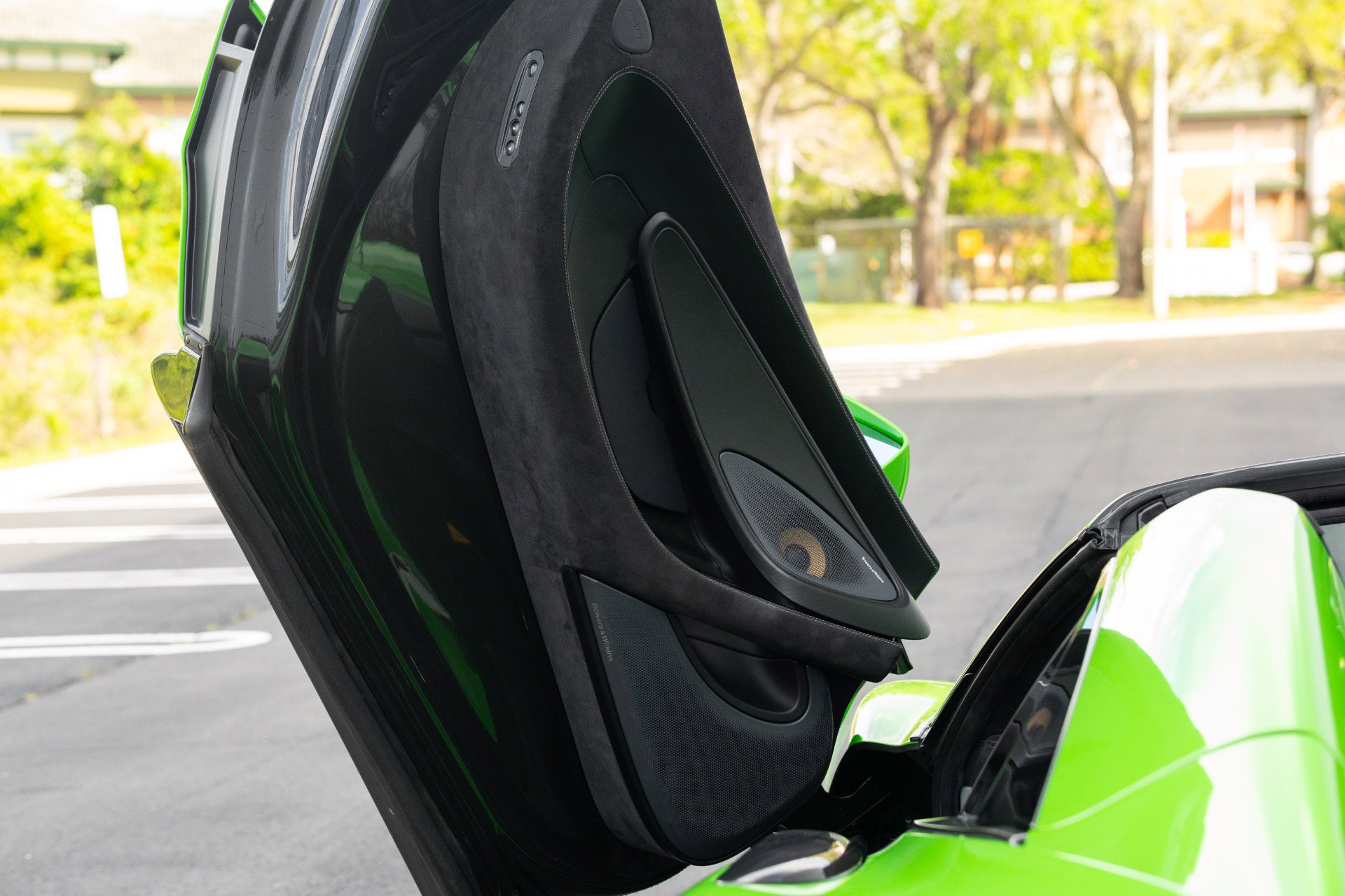 Used 2018 McLaren 570S Spider RWD image 36