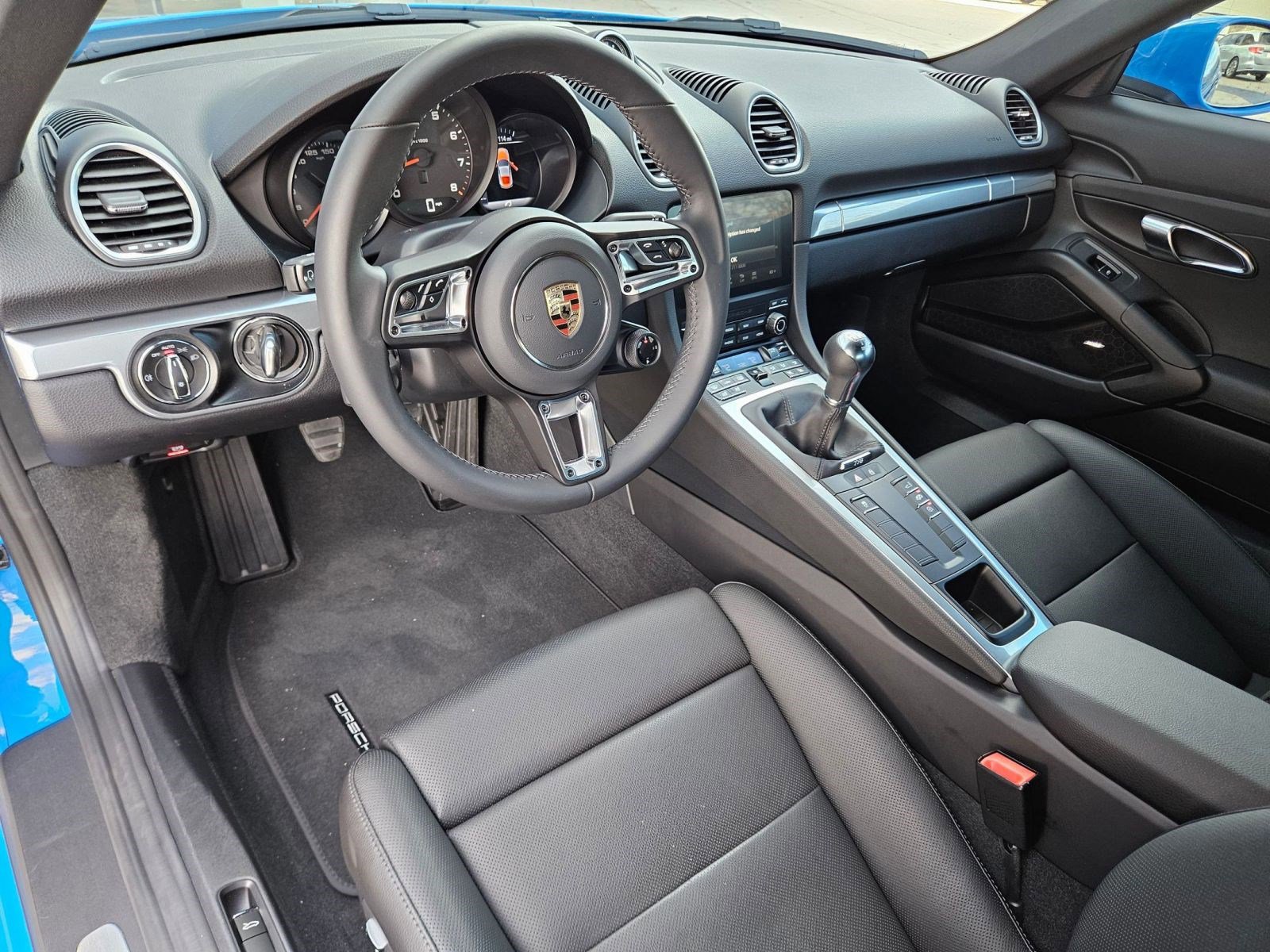 Used 2025 Porsche 718 Cayman image 4