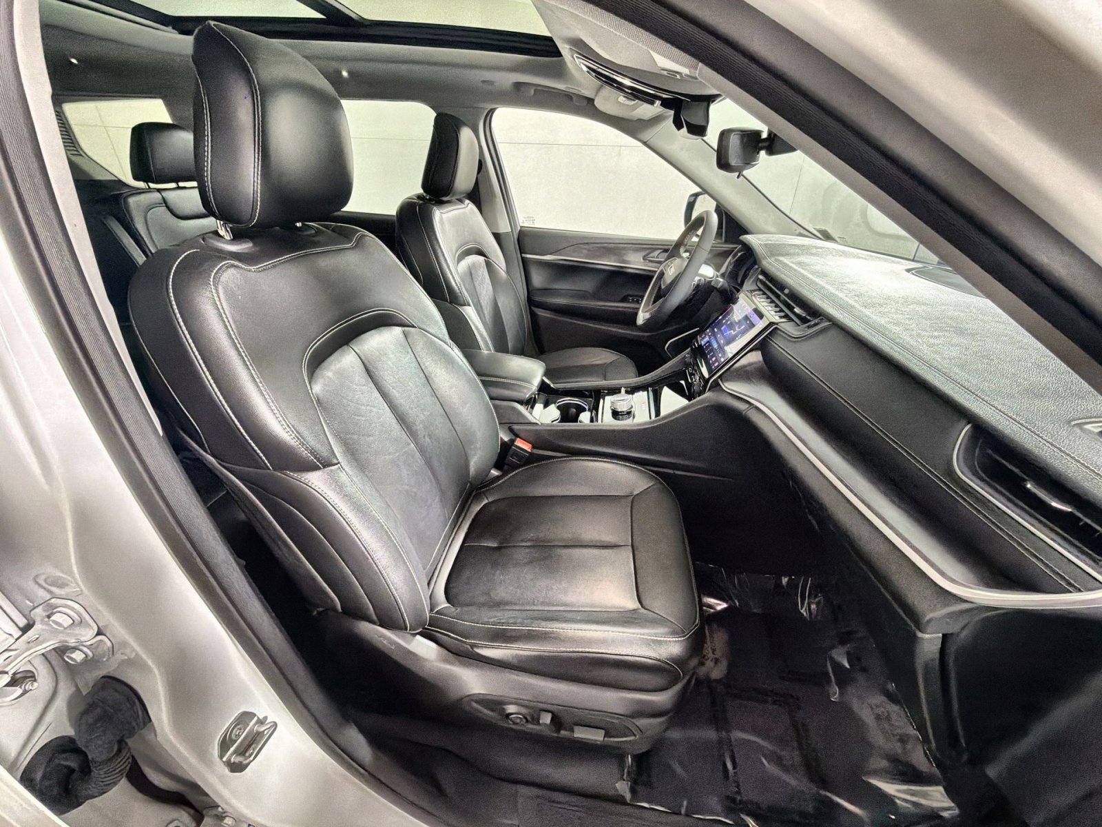 Used 2023 Jeep Grand Cherokee L Limited image 28