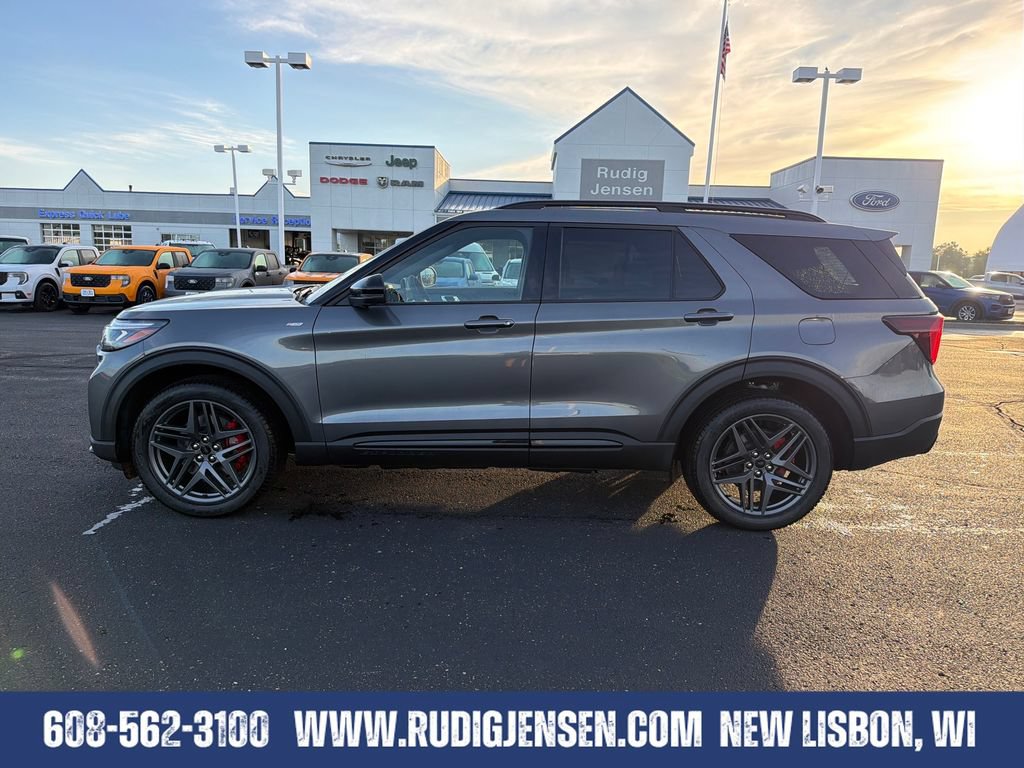 New 2026 Ford Explorer ST-Line w/ ST-Line Street Pack AWD/4WD image 2