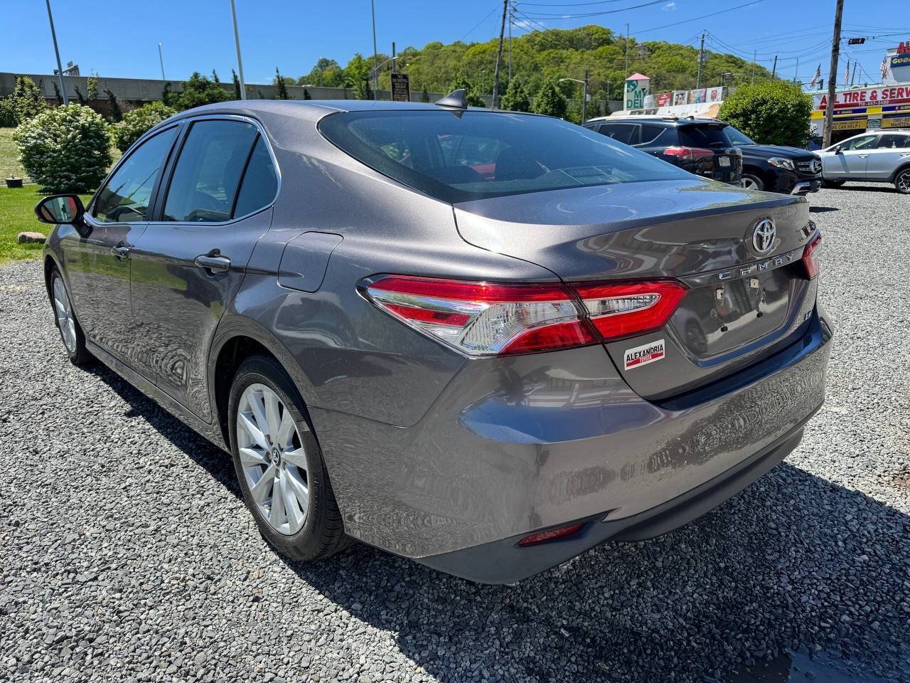 Used 2019 Toyota Camry LE w/ Convenience Package FWD image 7