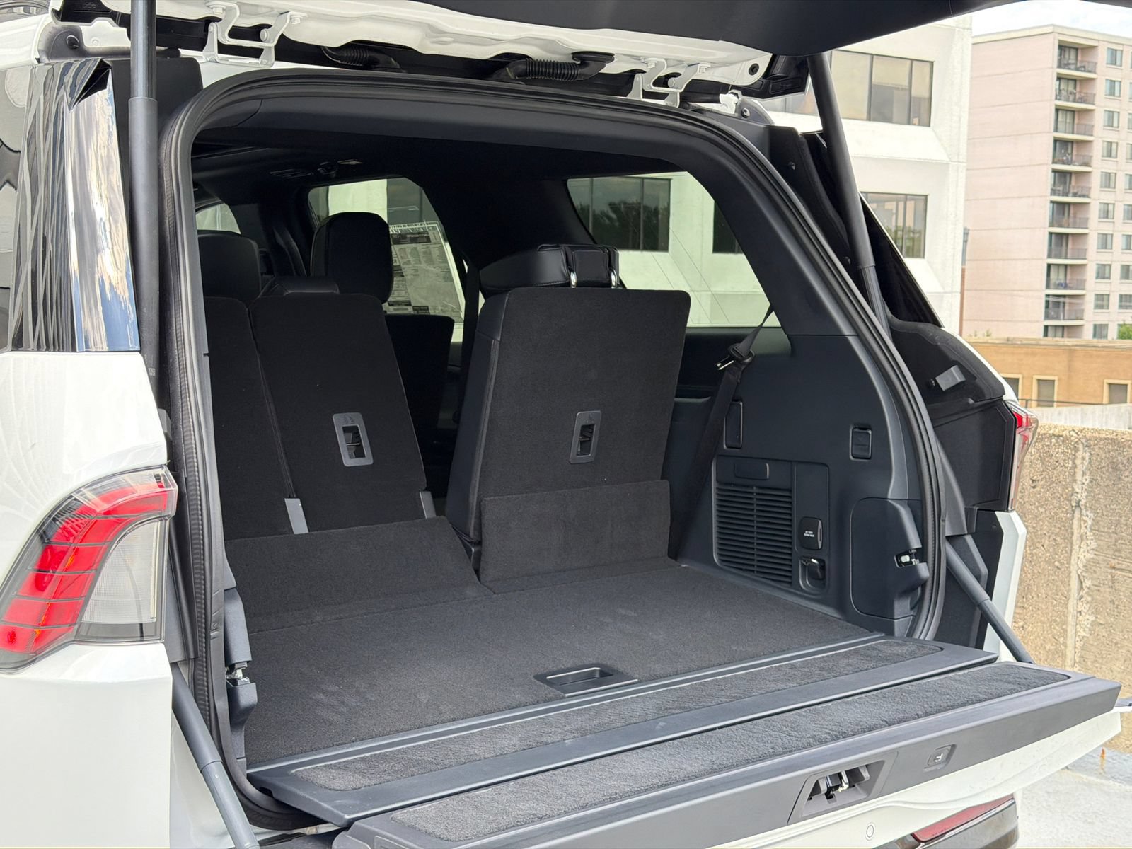 New 2026 Lincoln Navigator Reserve w/ Jet Appearance Package AWD/4WD image 8