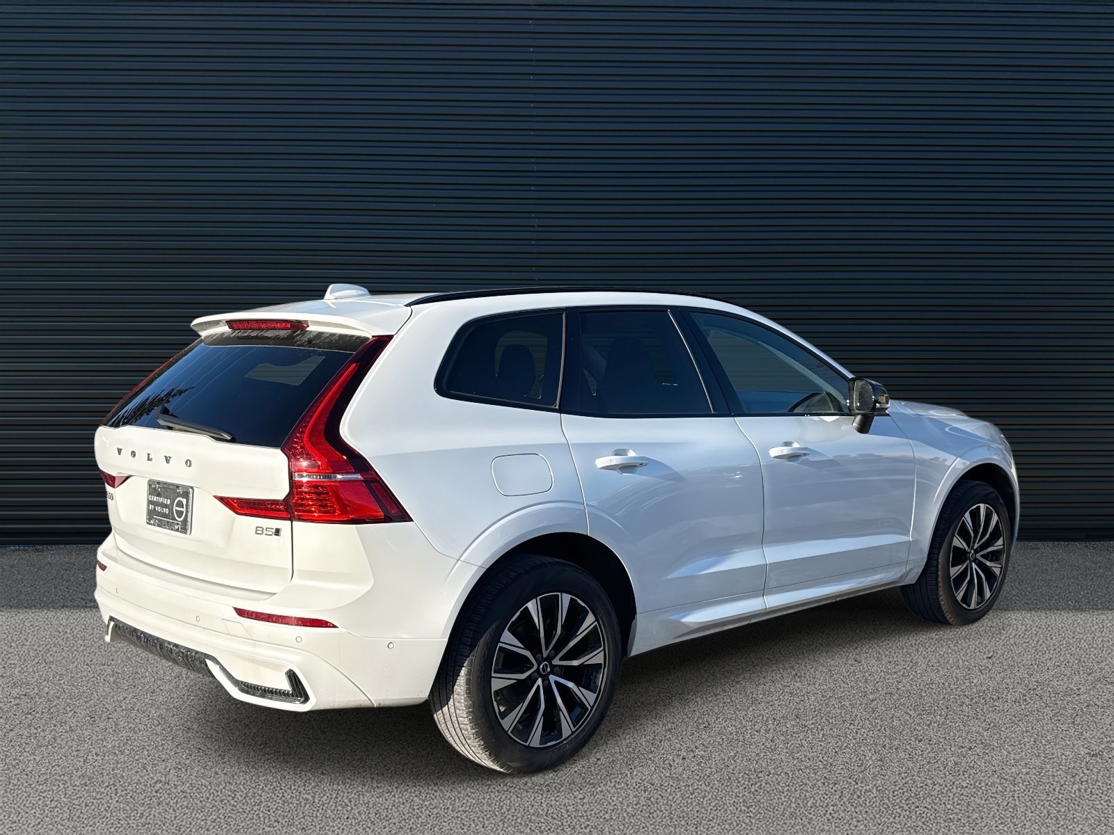 Certified 2025 Volvo XC60 B5 Plus image 5