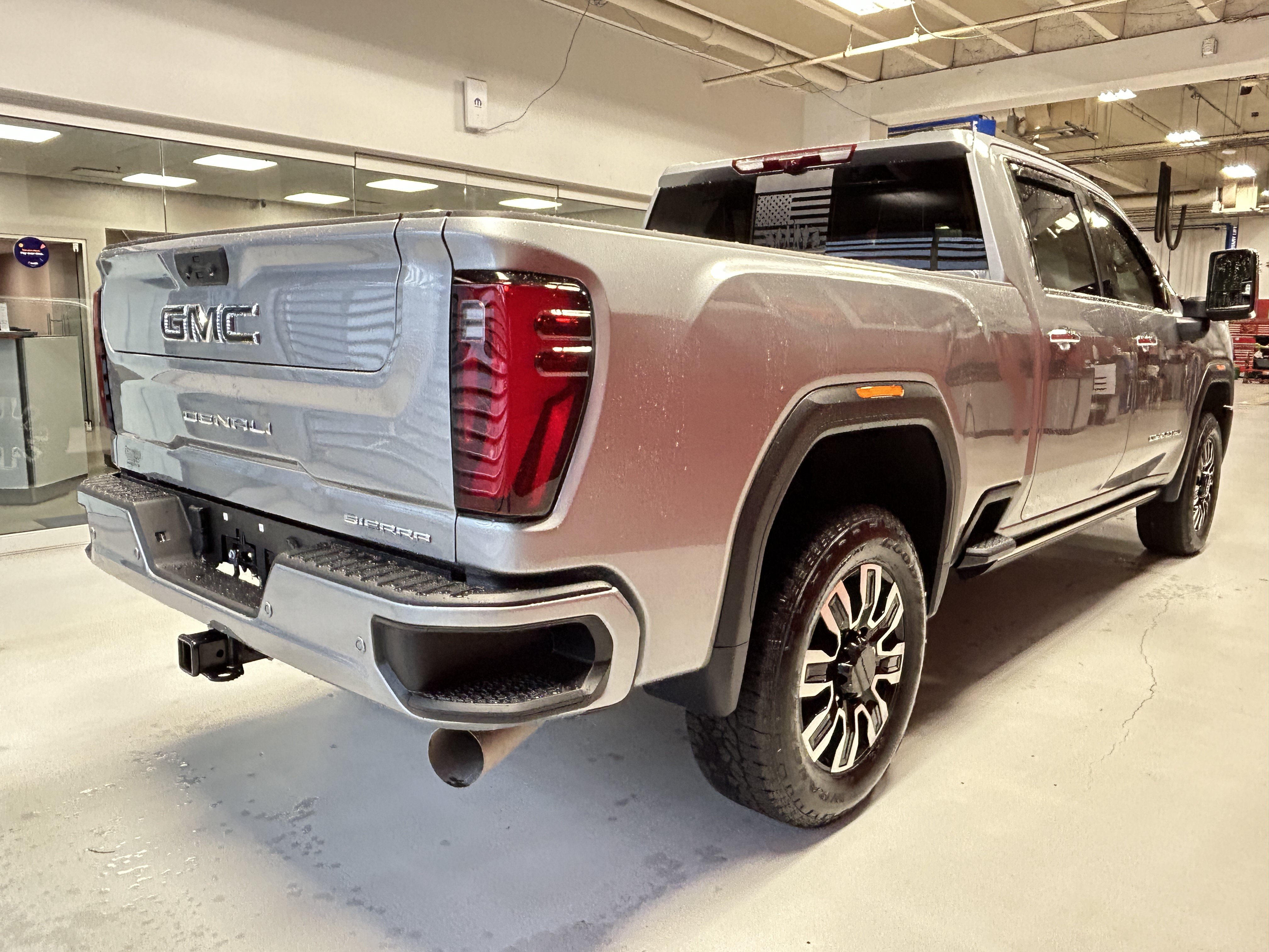 Used 2025 GMC Sierra 2500 Denali Ultimate AWD/4WD image 11