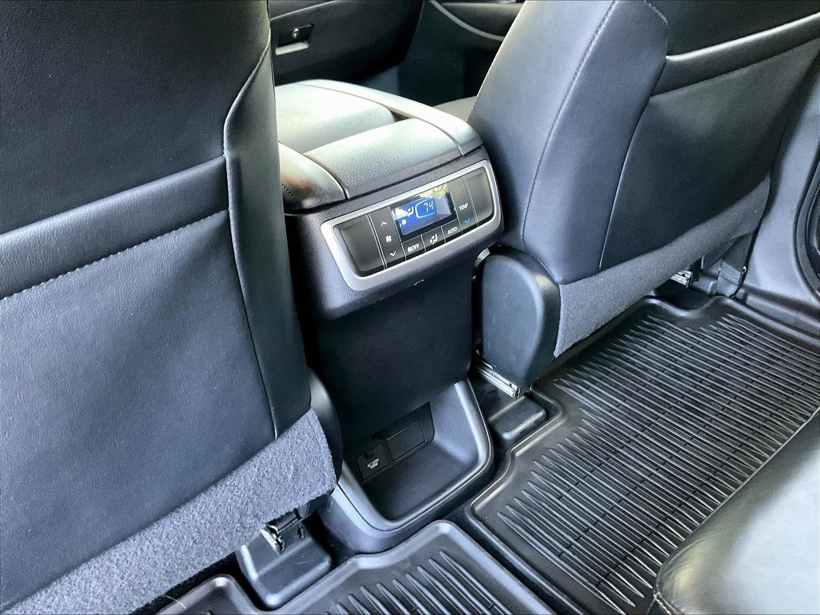 Used 2016 Toyota Highlander XLE AWD/4WD image 10