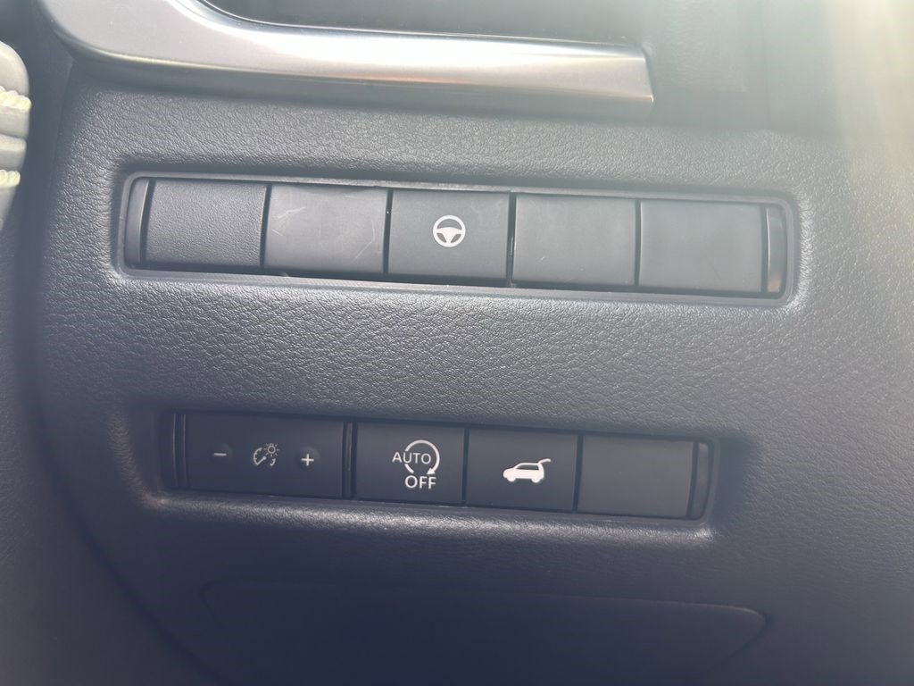 Used 2023 Nissan Rogue SL AWD/4WD image 19