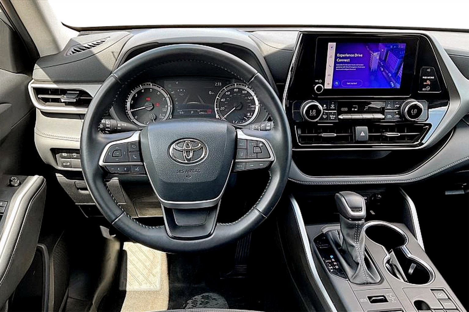 Used 2024 Toyota Highlander LE image 5