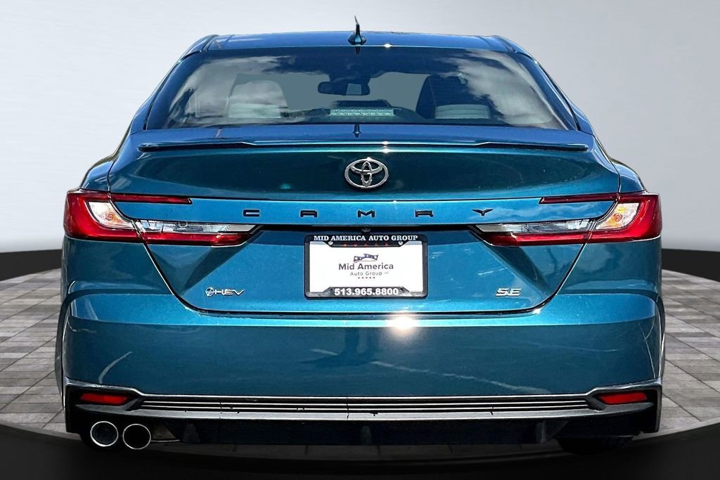 Used 2025 Toyota Camry SE FWD image 4