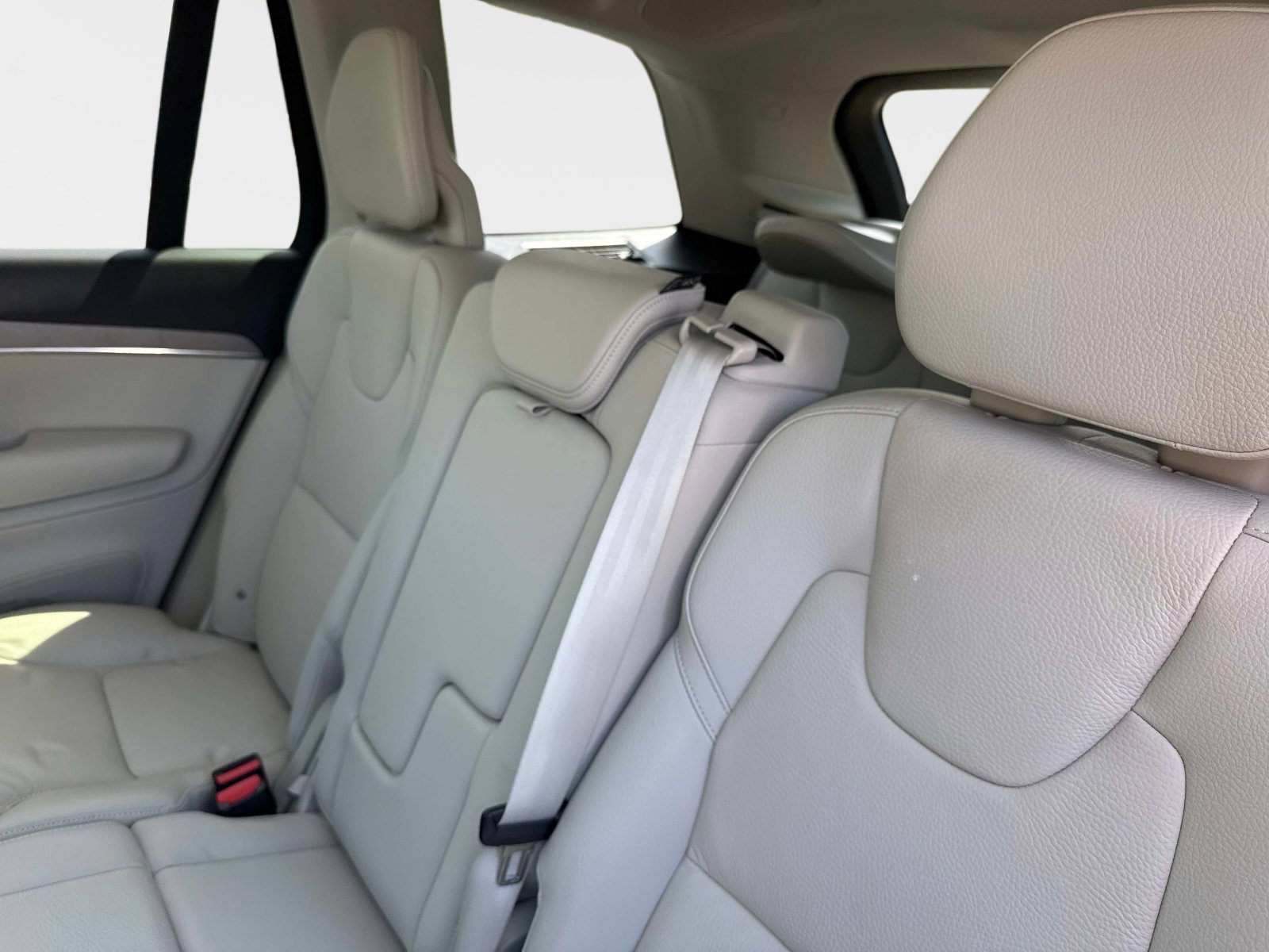 Certified 2025 Volvo XC90 T8 Plus w/ Protection Package Premier image 15