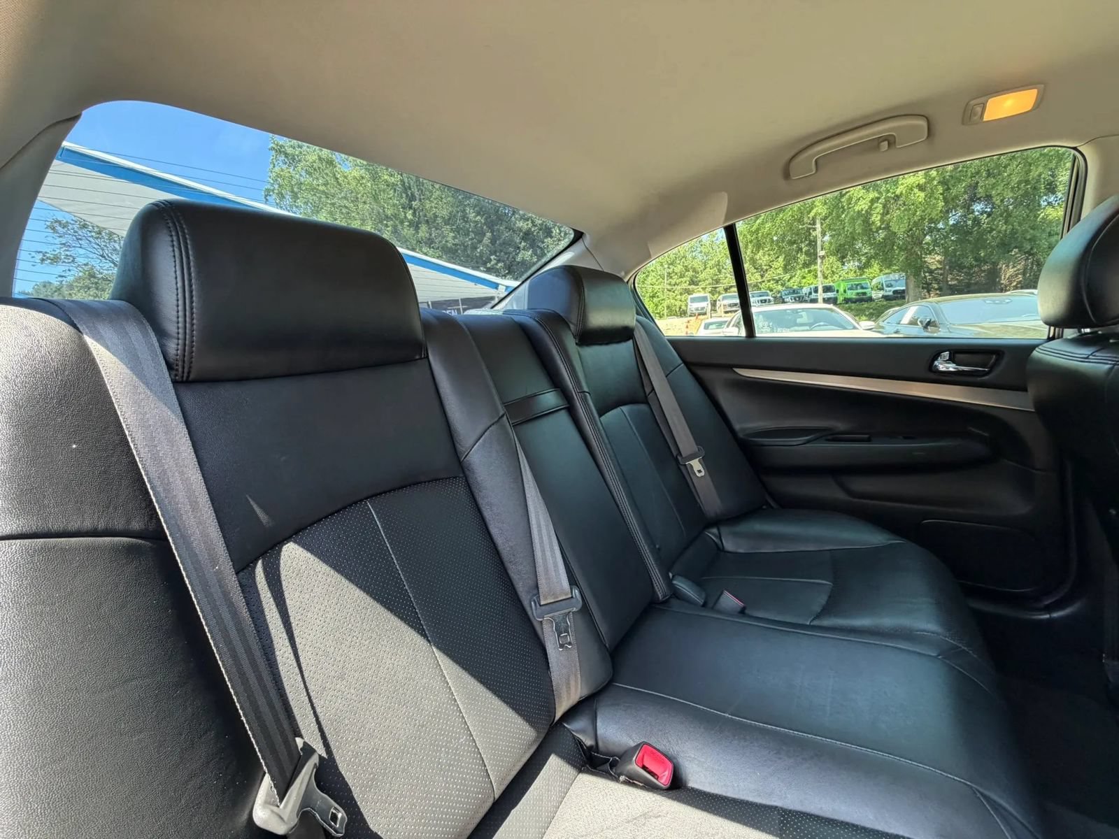 Used 2015 INFINITI Q40 AWD image 21