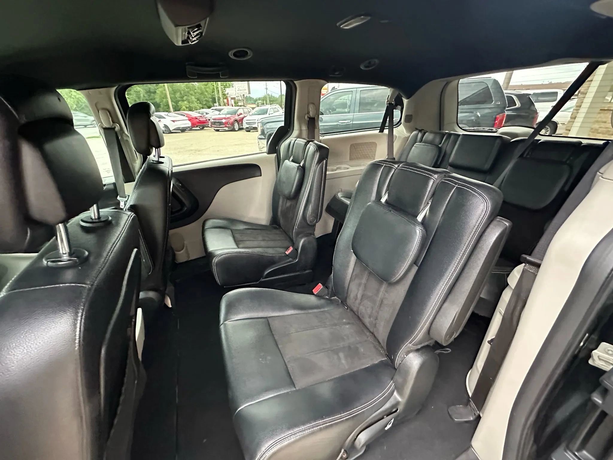 Used 2020 Dodge Grand Caravan SXT image 28