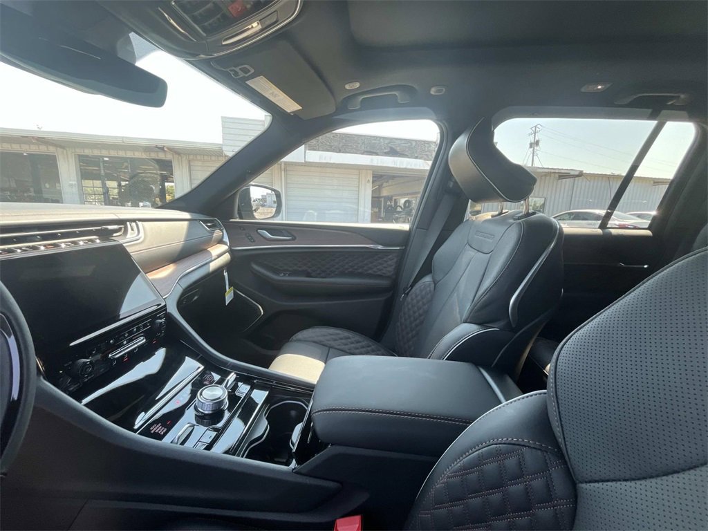 New 2025 Jeep Grand Cherokee Summit image 10