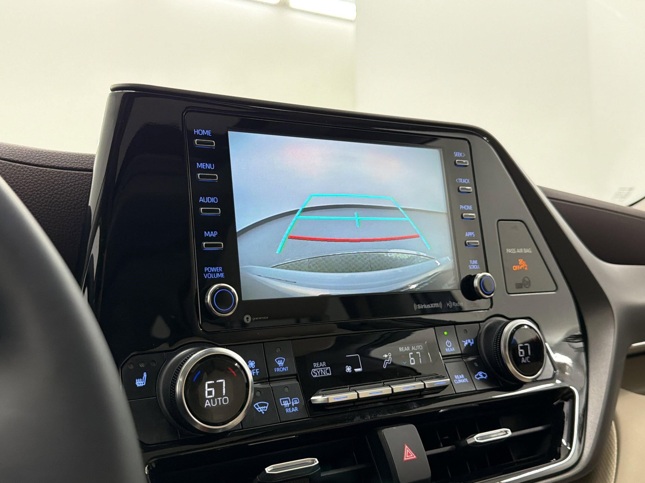 Used 2022 Toyota Highlander XLE FWD image 25