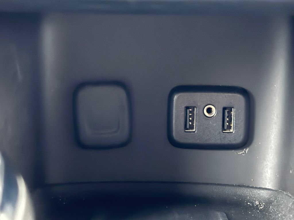 Used 2017 GMC Acadia SLT image 16