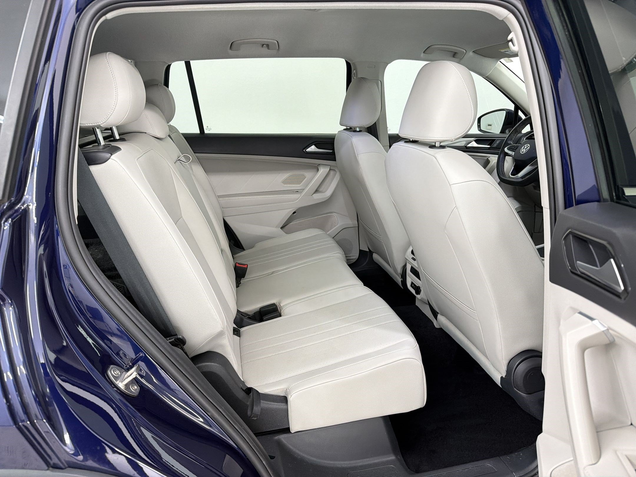Used 2023 Volkswagen Tiguan SE FWD image 24