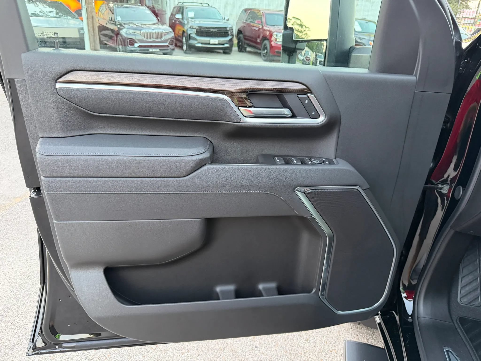 Used 2025 Chevrolet Silverado 2500 LT w/ Safety Package AWD/4WD image 20