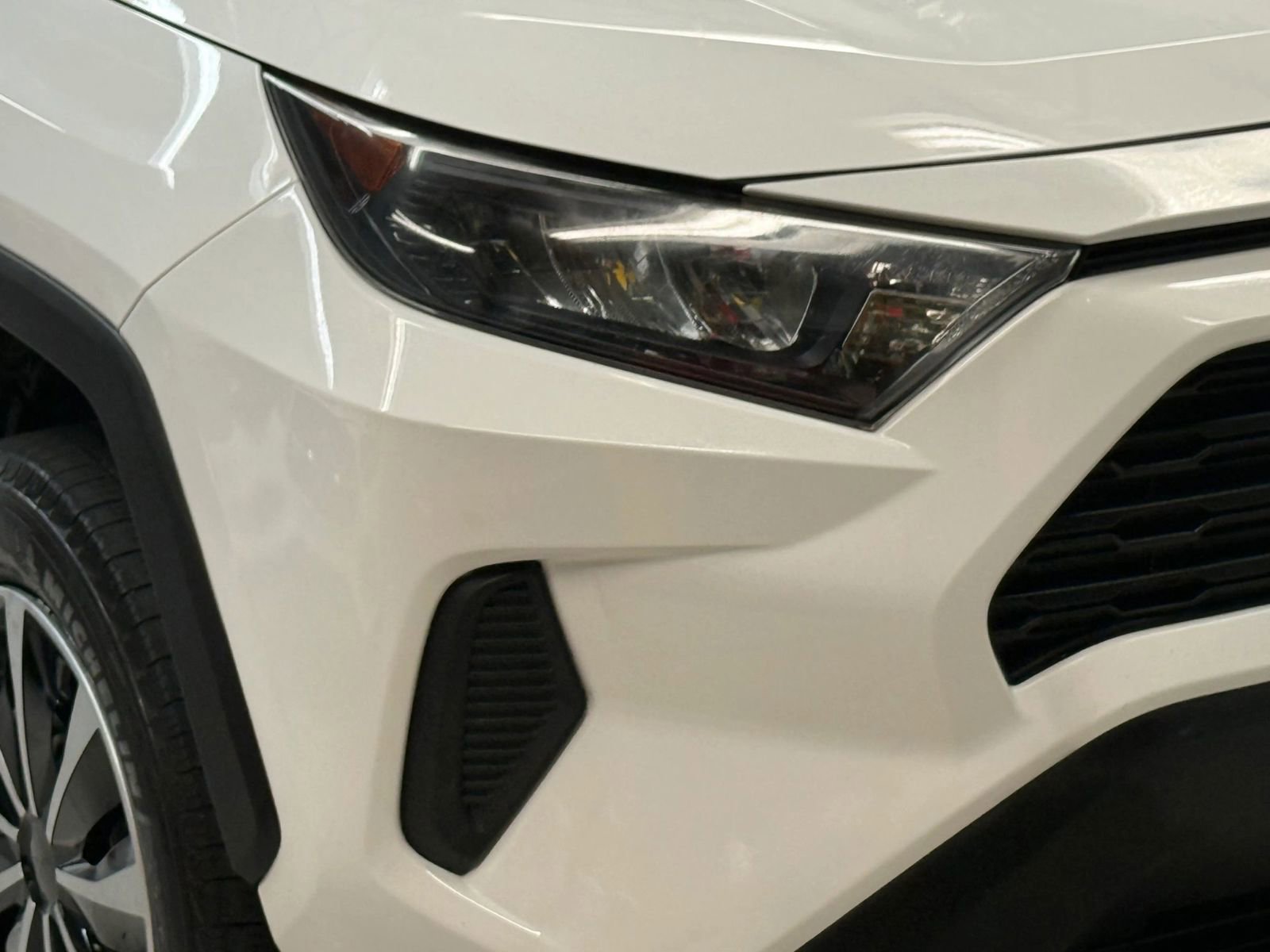 Used 2019 Toyota RAV4 LE w/ Carpet Mat Package AWD/4WD image 6