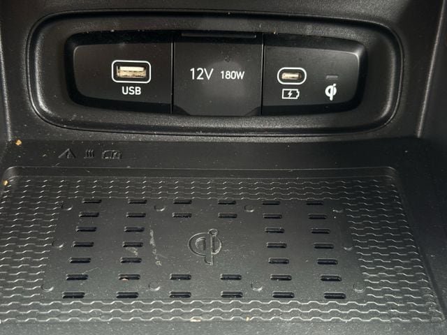 Used 2024 Hyundai Venue Limited FWD image 20