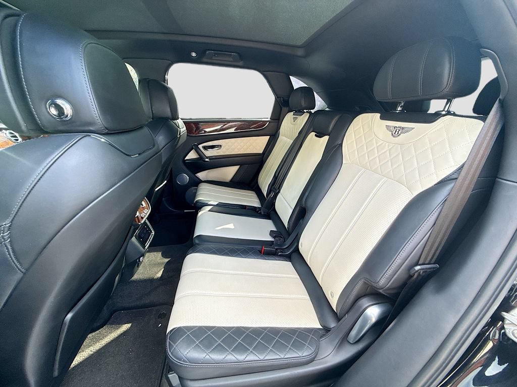 Used 2018 Bentley Bentayga AWD/4WD image 26