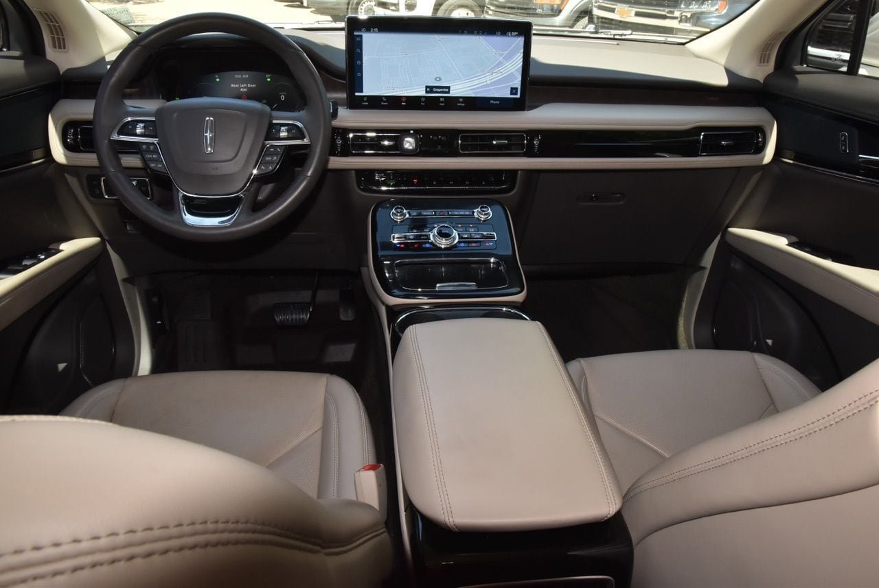 Used 2023 Lincoln Nautilus Reserve image 16