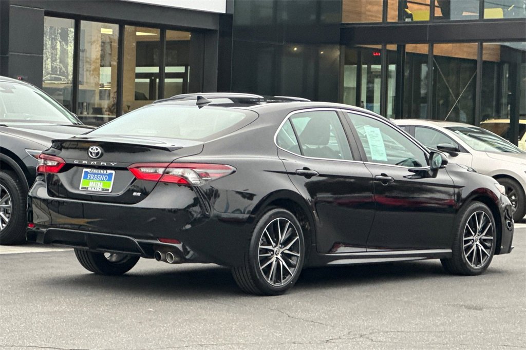 Used 2022 Toyota Camry SE image 6