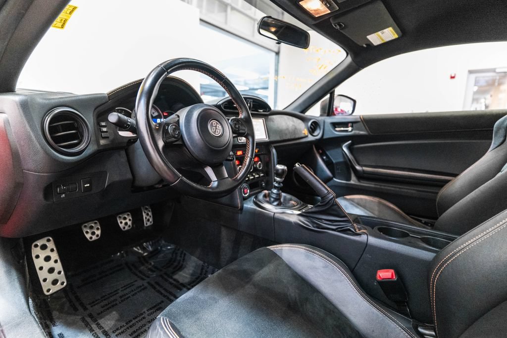 Used 2017 Toyota 86 860 Special Edition RWD image 4