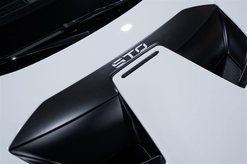 Used 2022 Lamborghini Huracan STO RWD image 64