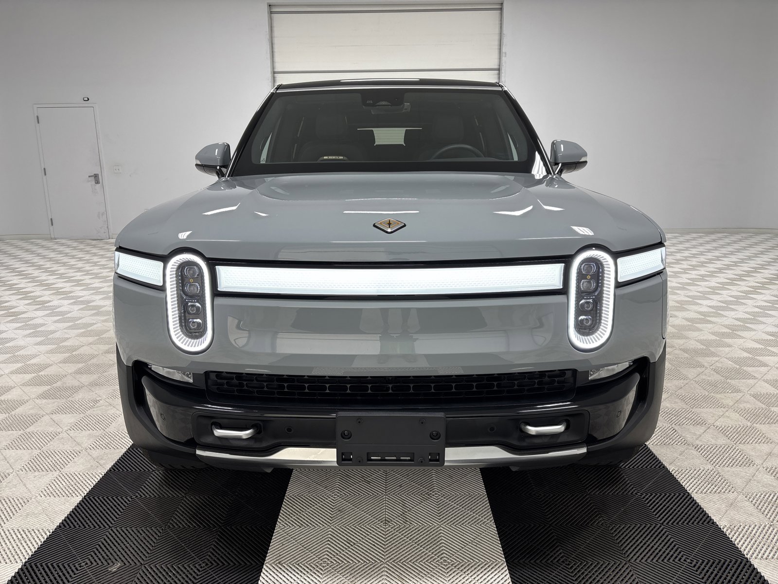 Used 2024 Rivian R1S Adventure AWD/4WD image 8
