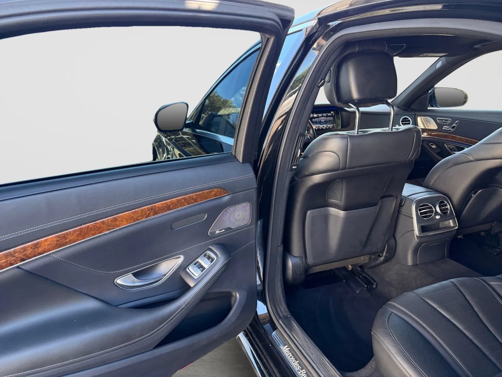 Used 2016 Mercedes-Benz S 550 4MATIC Sedan image 14