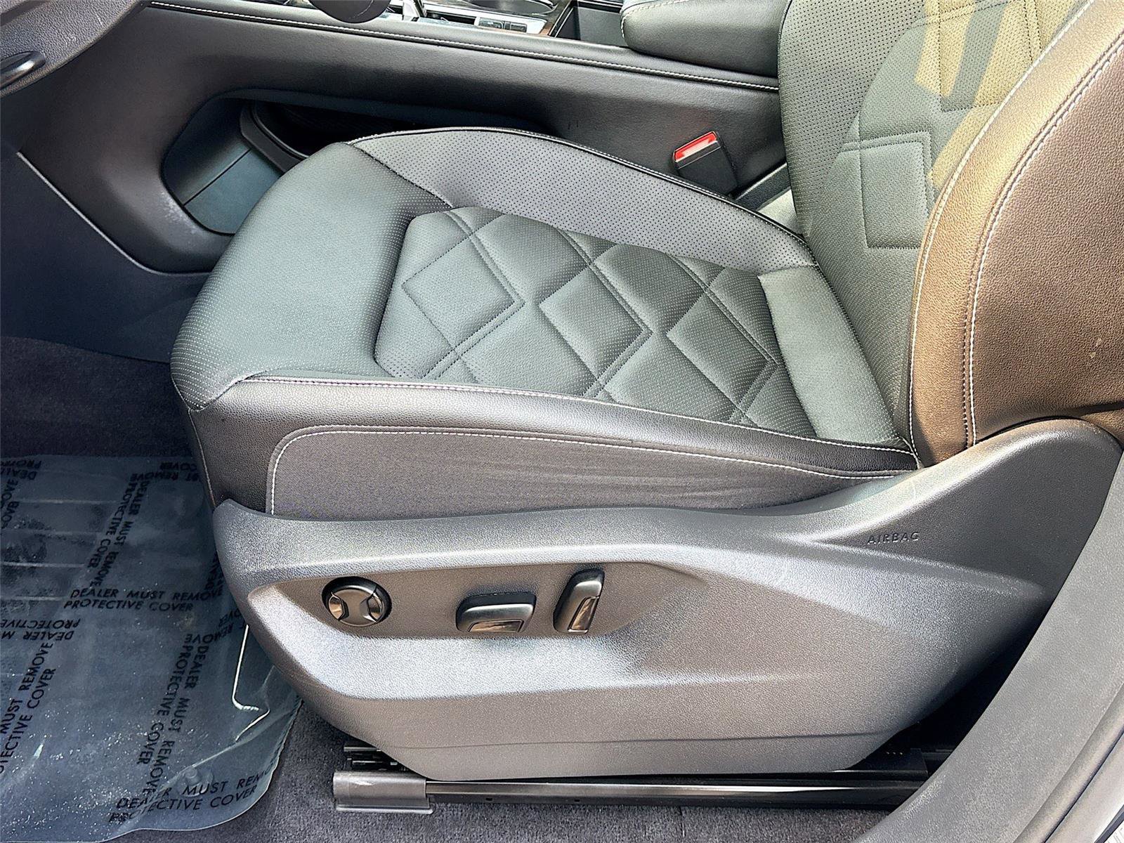 Used 2025 Volkswagen Atlas SE image 18