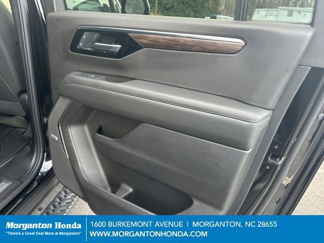 Used 2025 Chevrolet Suburban Z71 w/ Comfort Package image 41