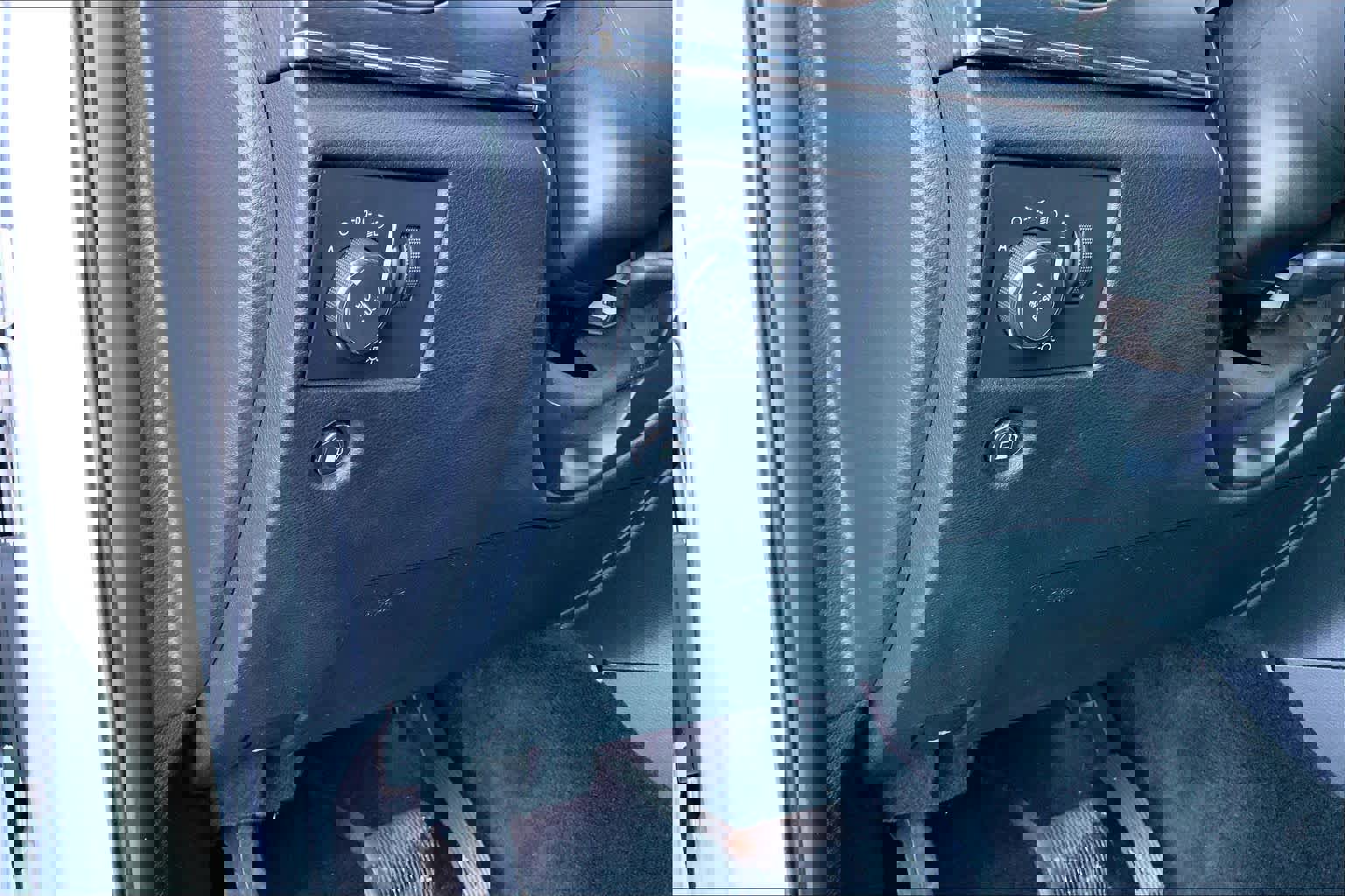 Used 2015 Jeep Grand Cherokee Limited image 37