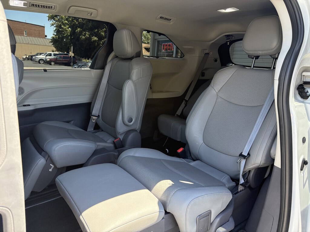 Used 2021 Toyota Sienna Limited FWD image 32