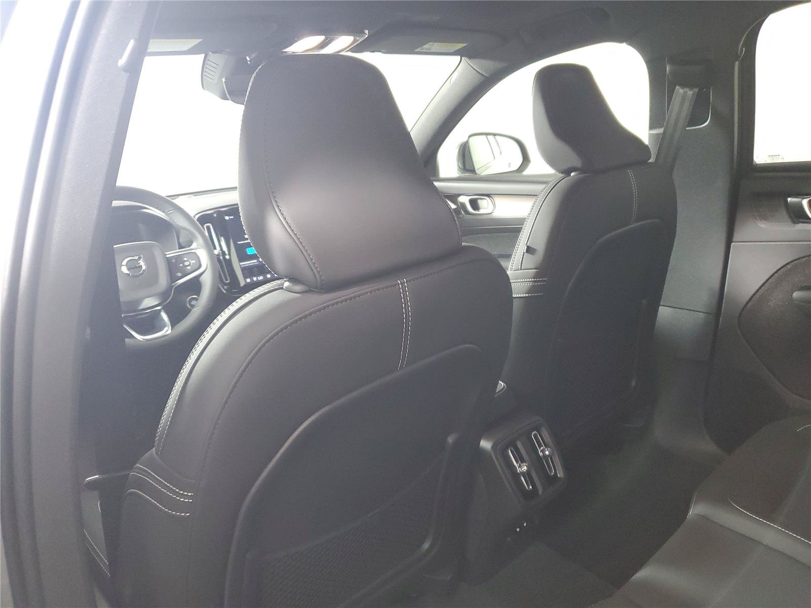 New 2026 Volvo XC40 B5 Ultra w/ Climate Package AWD/4WD image 14