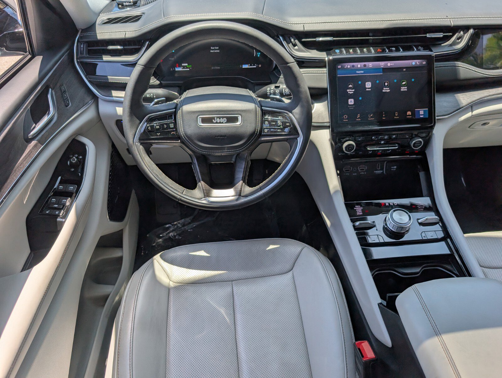 Used 2022 Jeep Grand Cherokee Overland AWD/4WD image 12