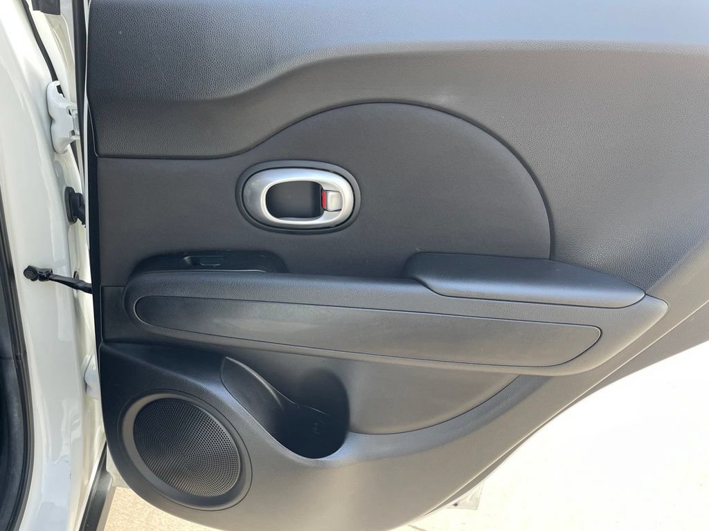 Used 2014 Kia Soul FWD image 22