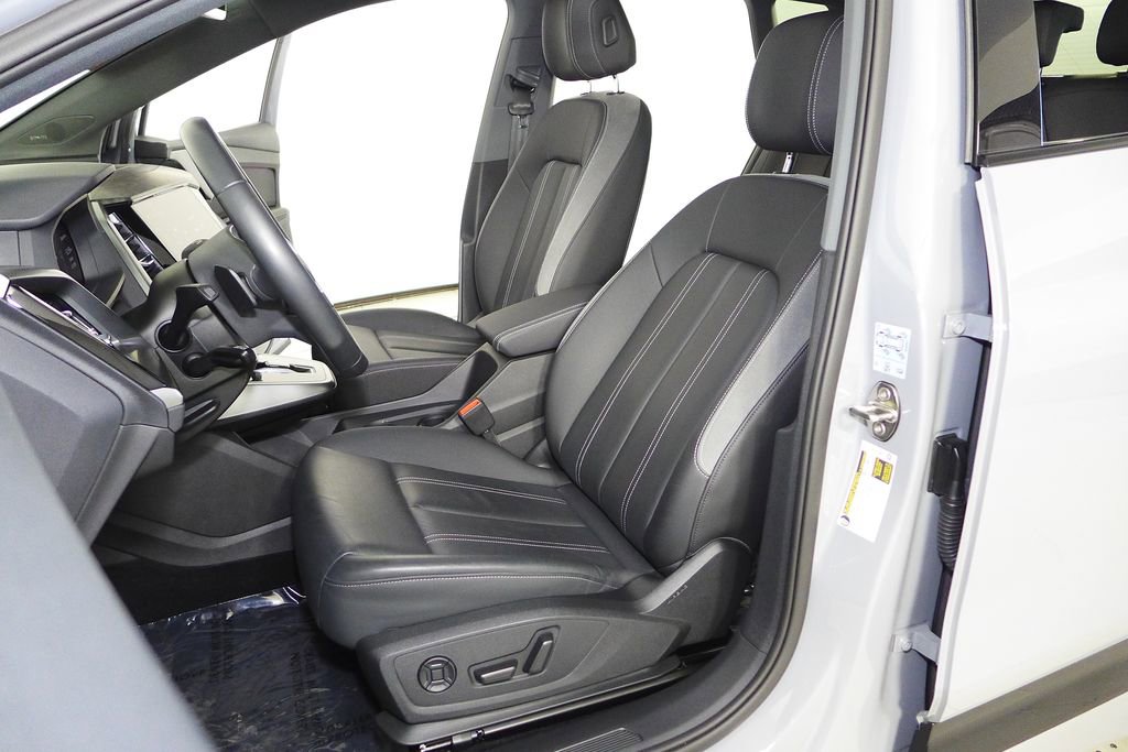 Used 2024 Audi Q4 e-tron Prestige w/ Black Optic Package image 22