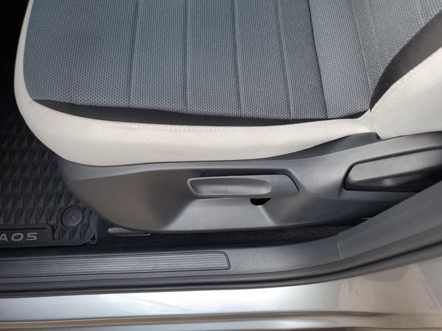 Certified 2025 Volkswagen Taos S AWD/4WD image 18